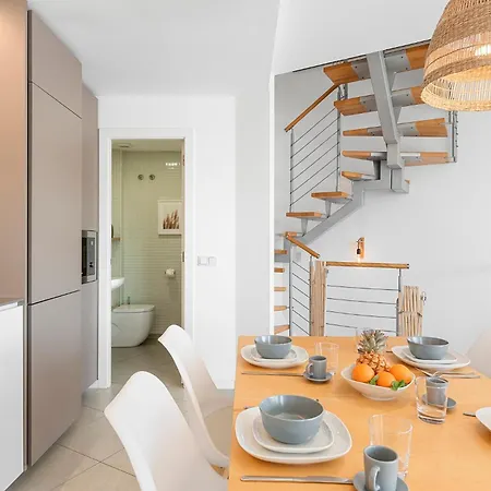 Medano4you Surfers Paradise Beachfront *