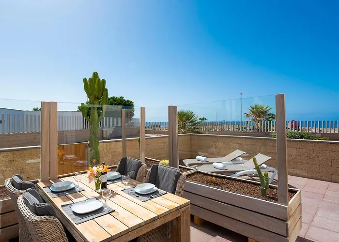 Medano4you Surfers Paradise Beachfront Apartment