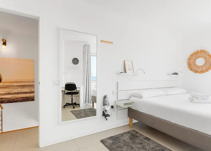 Medano4you Surfers Paradise Beachfront Apartment