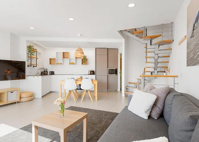 Medano4you Surfers Paradise Beachfront Apartment