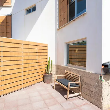 Medano4you Surfers Paradise Beachfront * אל מדאנו